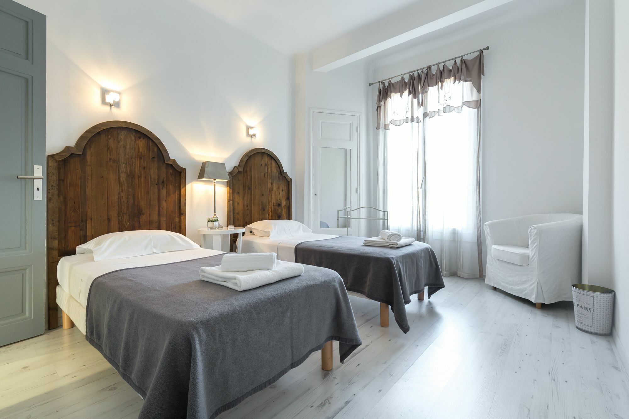 Centrally Located Modern 2 Bed Apartment In Cannes With Aircon And High Ceilings And Modern Design 696 Exterior foto